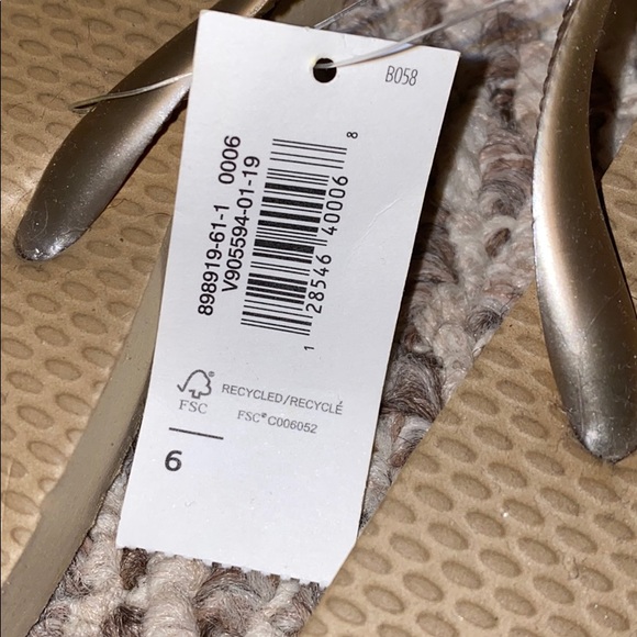 Old Navy gold and gray flip flops with tags - Picture 2 of 5